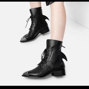 Gothic Dragon Wing Moon Bat Boots Killstar Hot Topic Widow Dollskill Sourpuss
